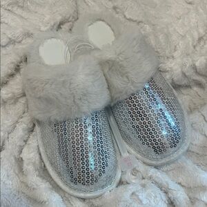 Silver Disco Sequin Faux Fur-Lined Women's Slipper size 7-8 new w tag